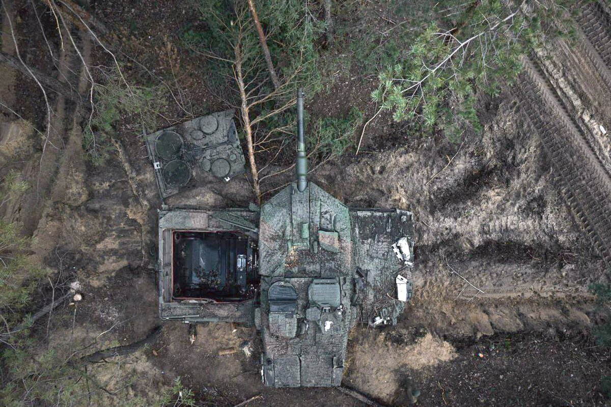    Танк Stridsvagn 122 без двигателя / Фото: ВСУ