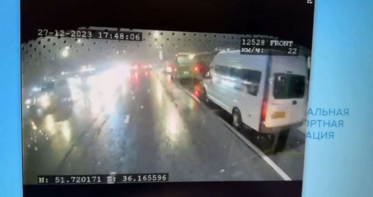    В Курске водитель автобуса устроил конфликт с автомобилистом, оставившим машину на остановке