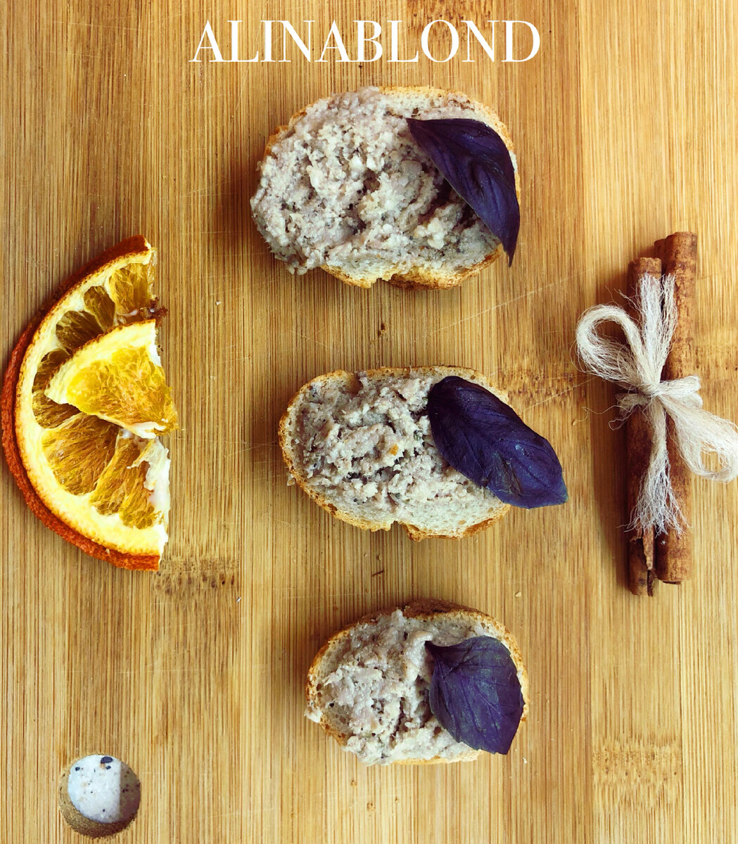 Крутоны с печёночным паштетом