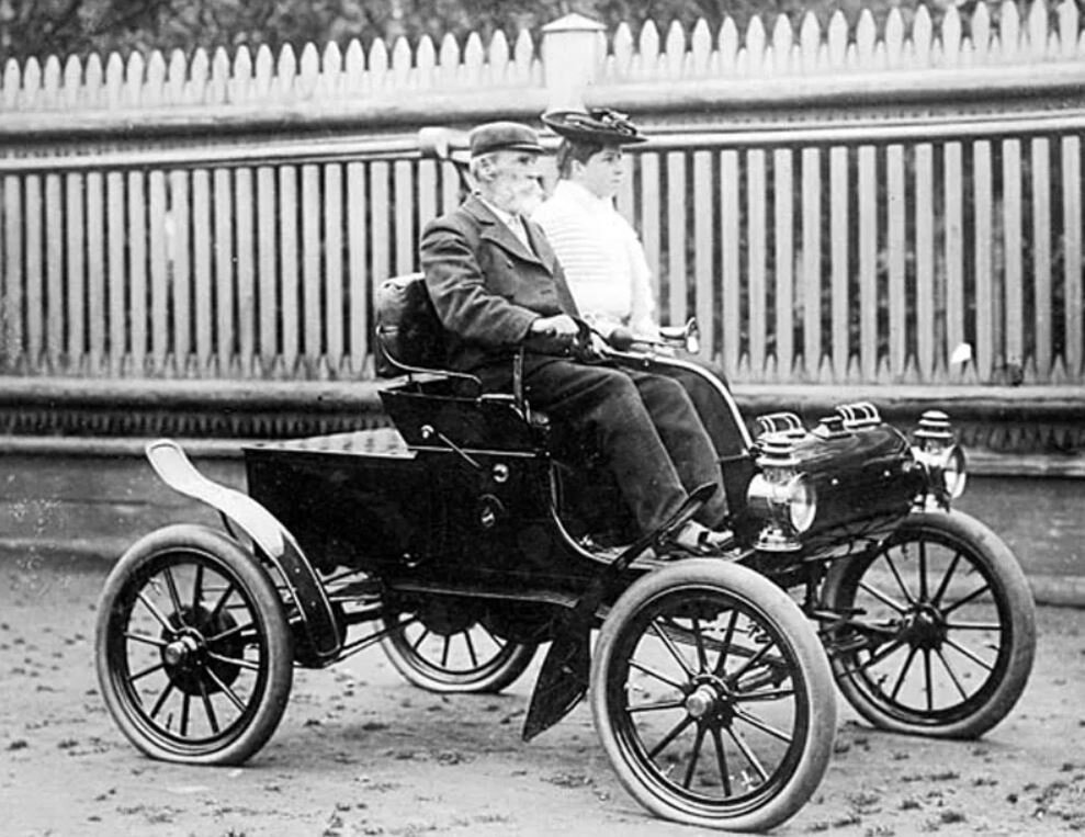 Первая машина жене. Олдсмобиль 1907. Дукс автомобиль. Автомобиль 1894 года.