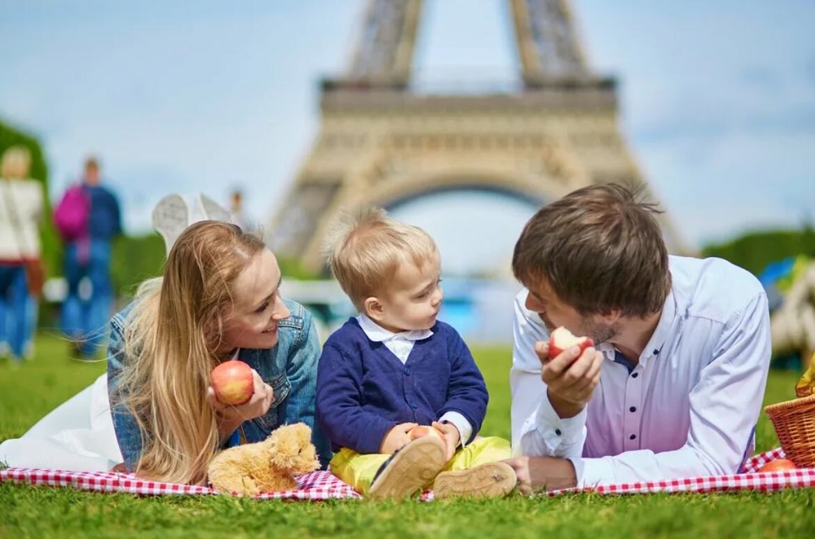 Семья французов. Семья во Франции. Воспитание детей во Франции. Семейные традиции во Франции. Традиции в семье во Франции.