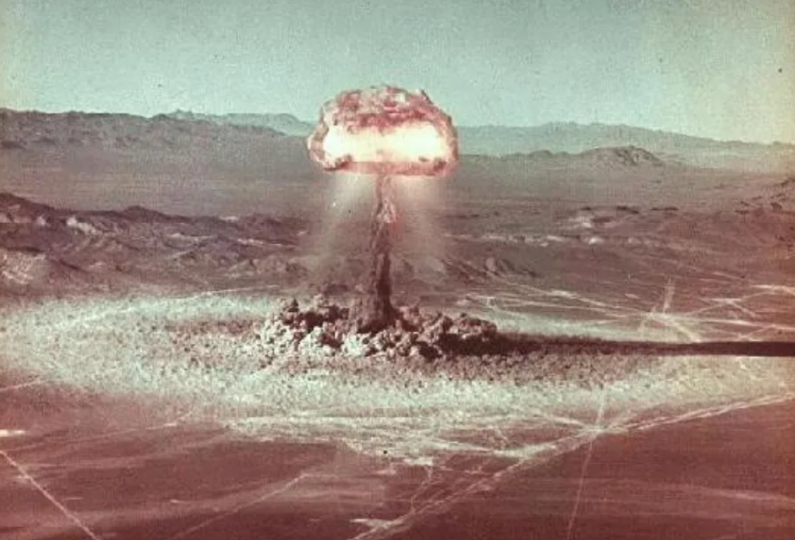 Nuclear testing. Ядерный взрыв в Неваде 1957. Невада полигон ядерных испытаний. Новая земля полигон ядерных испытаний. Испытания ядерного оружия на архипелаге новая земля