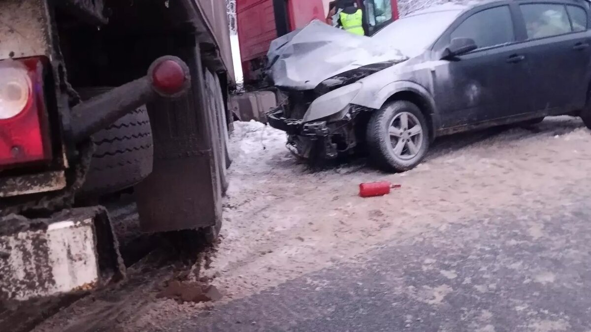     27 декабря произошло ДТП на автодороге в Якшур-Бодьинском районе Удмуртии.