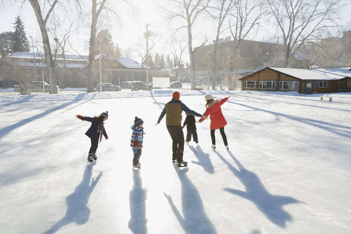 Outdoor activities кататься на коньках