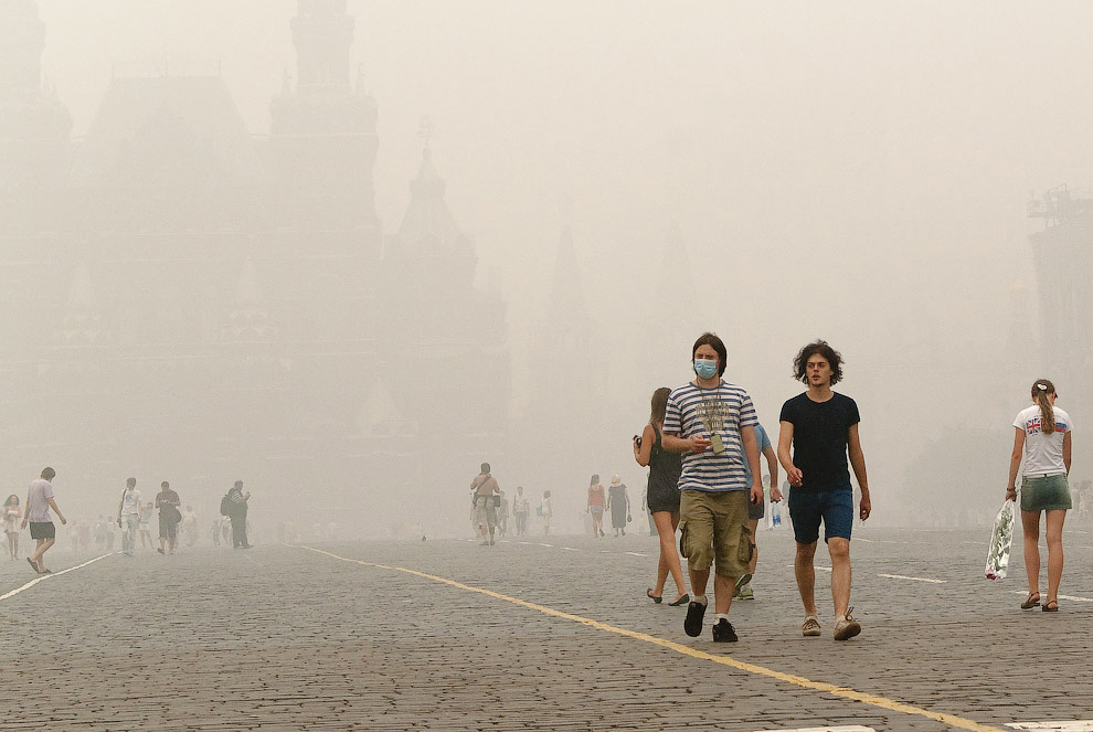 Лето 2010 жара в Москве смог. Лето 2010 года аномальная жара в Москве. Смог в 2010 году в Москве. Аномальная жара 2010 года в России. Летом будет аномальная жара