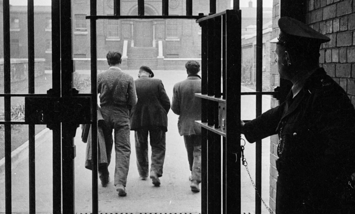 Первая юридическая группа окажет помощь при выходе по УДО