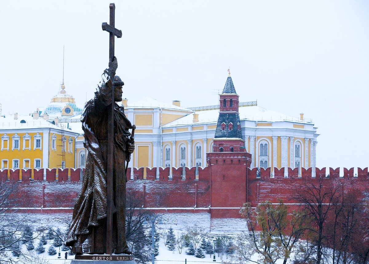 Памятники кремля фото Знакомство с Москвой. Как провести день в нарядной столице Моя география. Путеше