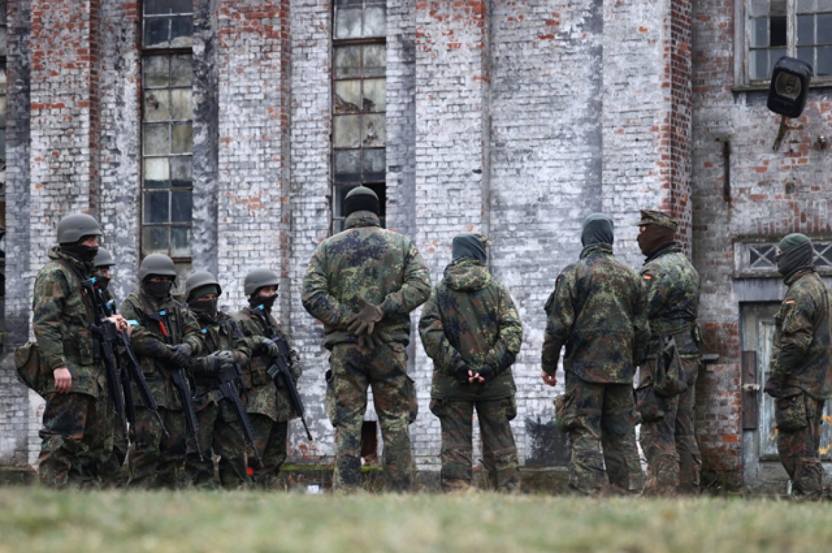    Украинские и немецкие военные на полигоне в Германии.