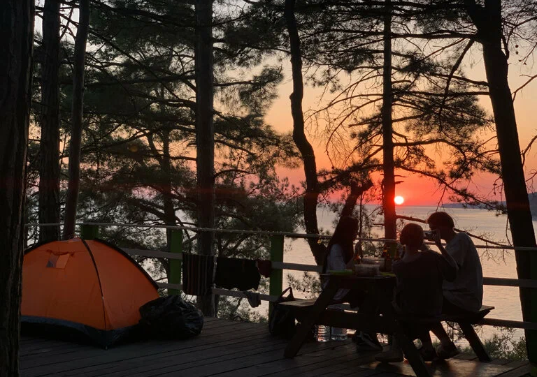 На море с палаткой: 7 лучших кемпингов Чёрного моря