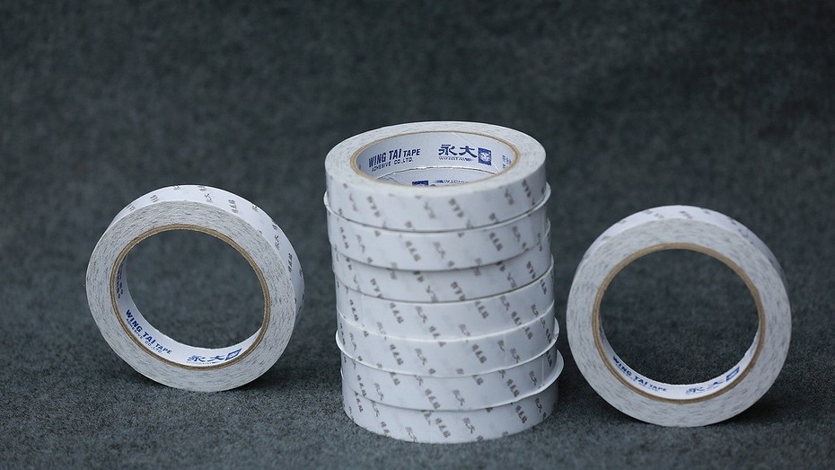 Как убрать двухсторонний скотч и следы от него быстро и без лишних усилий: 10 способов и полезная шпаргалка