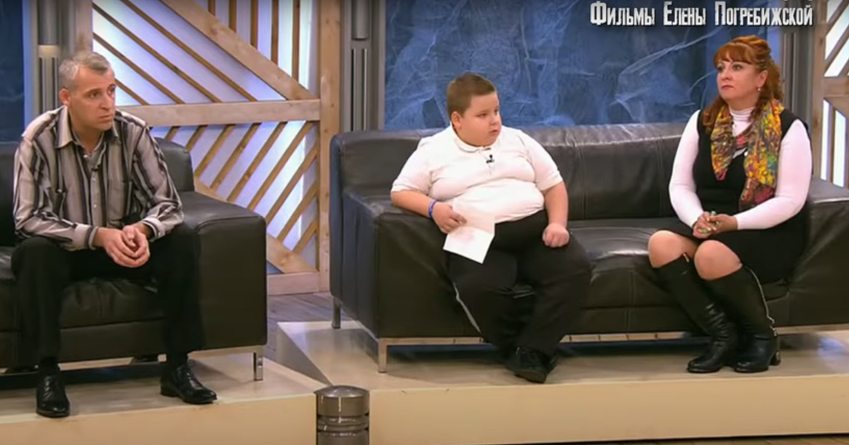 На программе А. Малахова. Рядом с Ярославом отец и мать