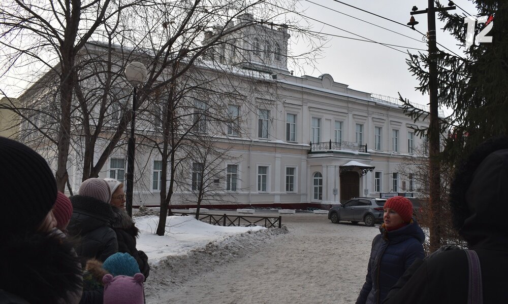 Это здание посещали Николай Романов, Альфред Брем, Александр Колчак, Николай Рерих.