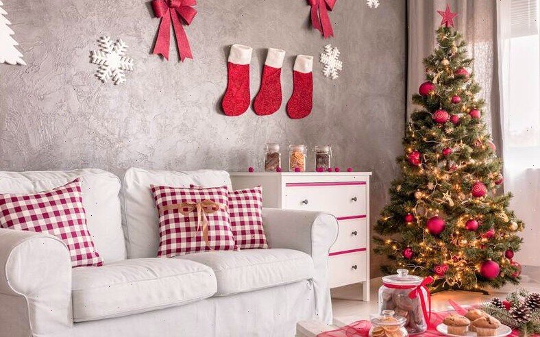 Создание новогодних украшений своими руками не только укрепляет семейные узы, но и добавляет индивидуальности в оформление дома