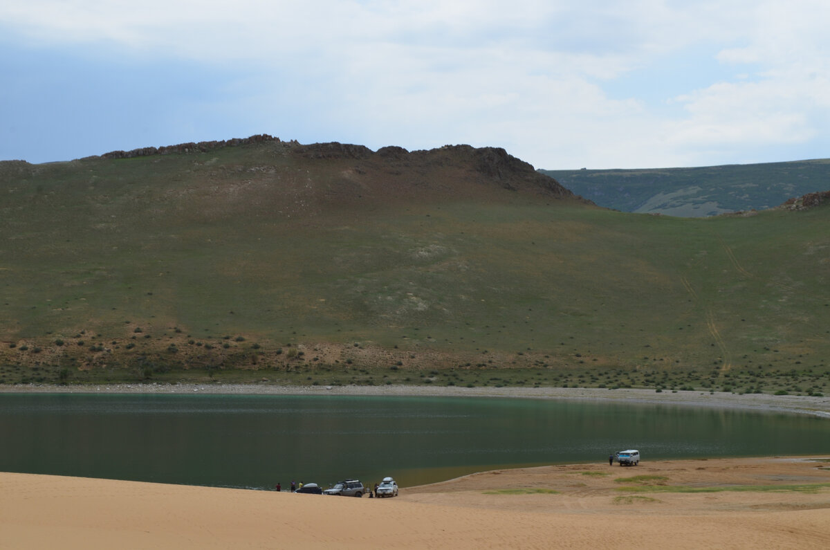 Черное озеро. Завханский аймак. Монголия.