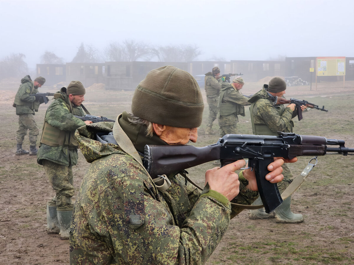 ЛЕС, БЛИНДАЖ... ПОНАЧАЛУ СПАТЬ ВООБЩЕ НЕ МОГ. СТРАШНО БЫЛО НЕ ВЕРНУТЬСЯ» |  Крымские иZвестия | Дзен