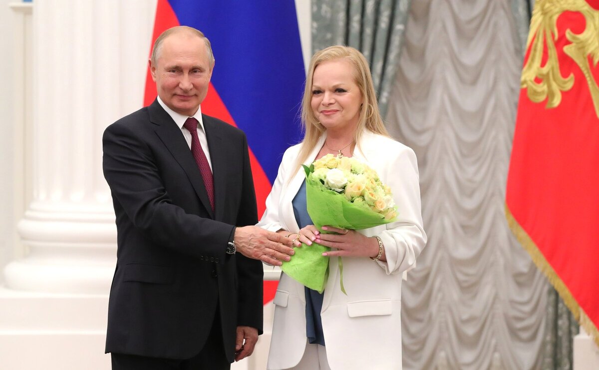 Лариса Долина и Президент России.