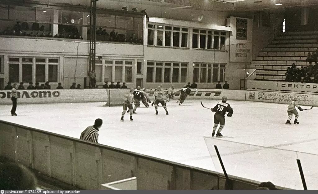 Матч "Торпедо"-"Салават Юлаев", "ЯМЗ". Как раз 1983 год