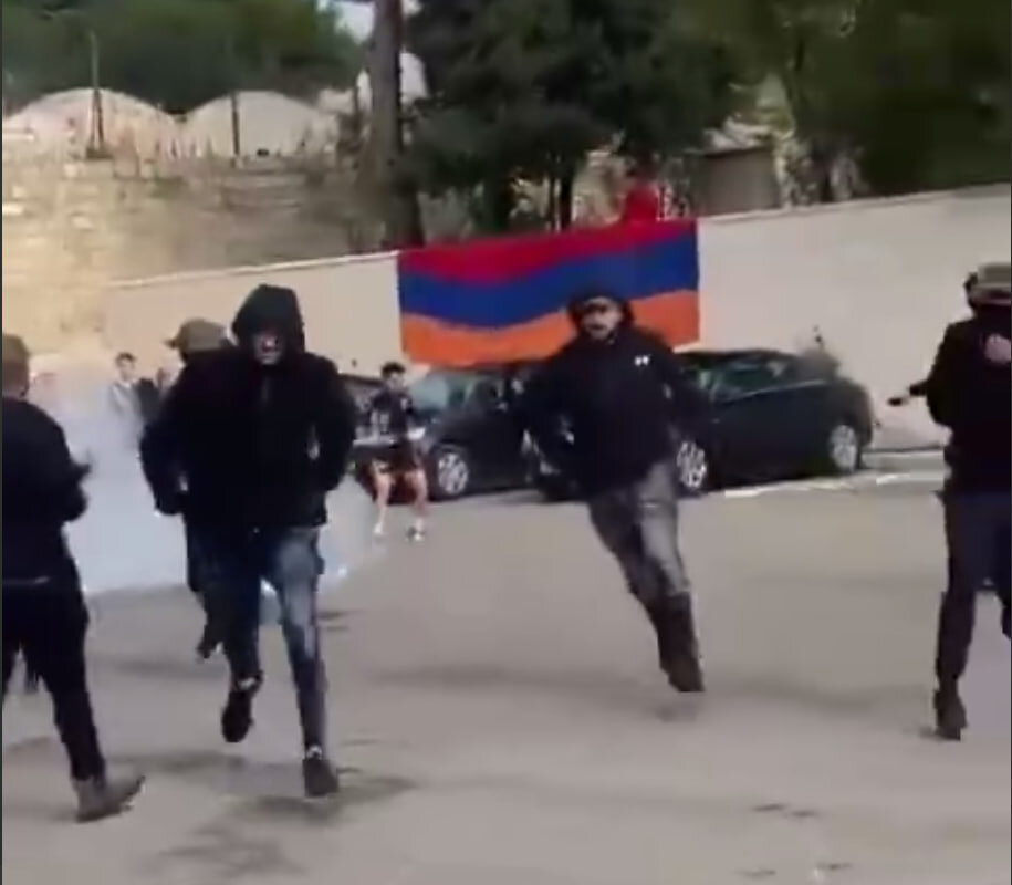 В результате вооруженного вторжения на территорию Иерусалимского армянского квартала "Коверу партез" ранения получили монахи и представители армянской общины.