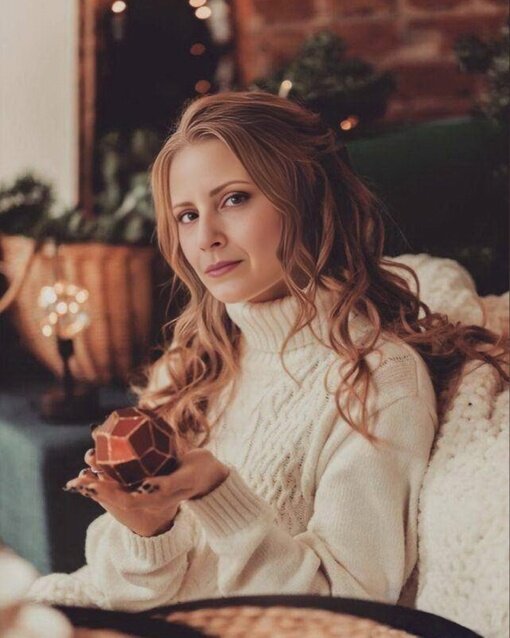 "Быть можно дельным человеком, и думать о красе ногтей" - А.С. Пушкин "Евгений Онегин"