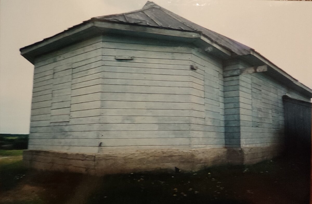 Никольский храм села Колва 2003 год
