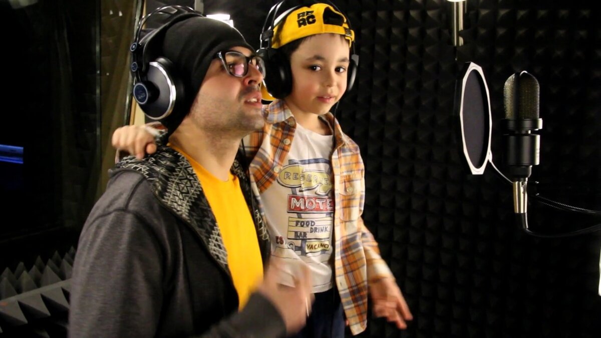 Кадр из видео с песней-переделкой «Выпускной» (Баста) на день рождения женщине