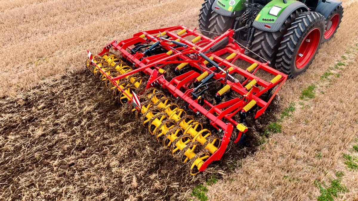 Фото: vaderstad.com Культиватор Cultus HD в поле