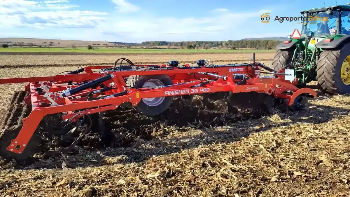 Фото: Скриншот с видео, опубликованного на YouTube-канале  Agroportal24h Новый комбинированный культиватор-глубокорыхлитель SMS CZ FINISHER 3G 400 третьего поколения в работе