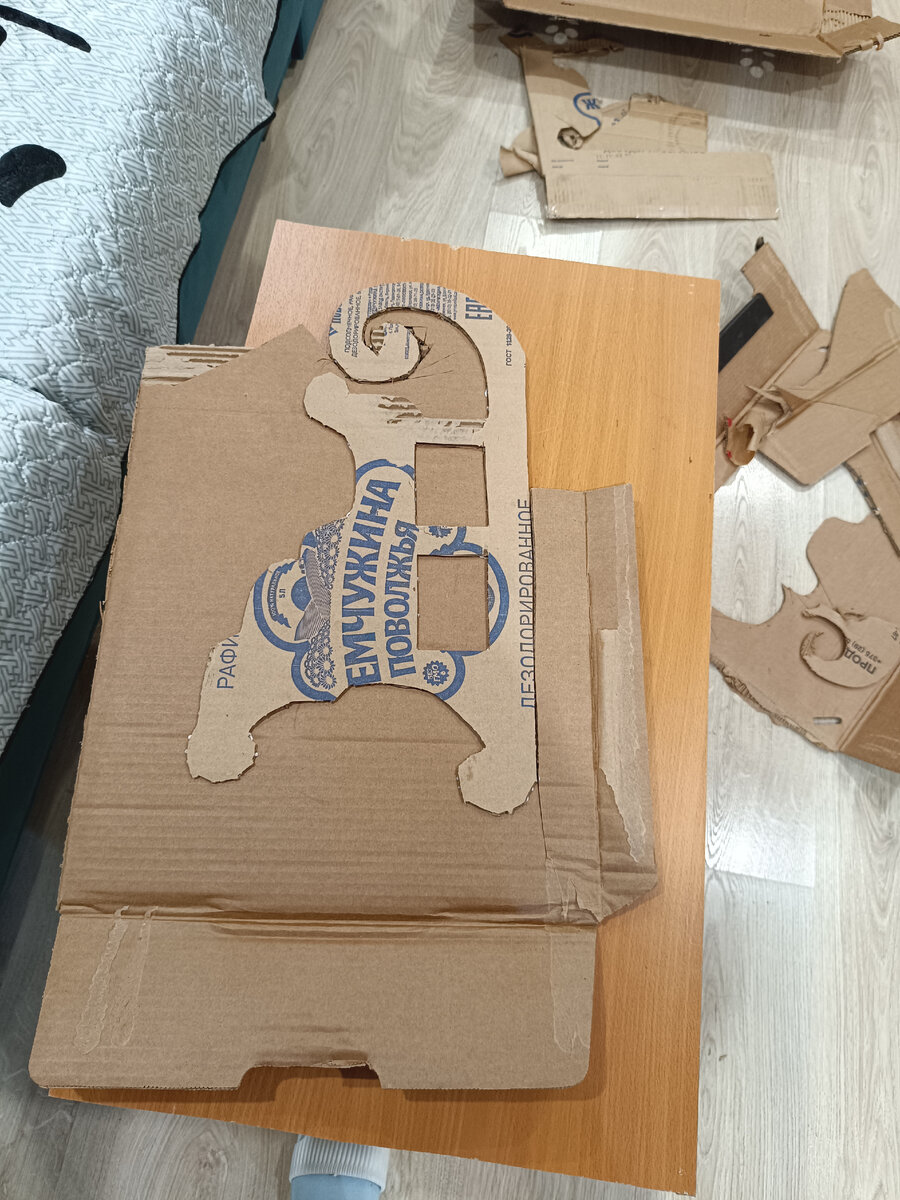 Так у меня проходил процесс вырезания и склеивания