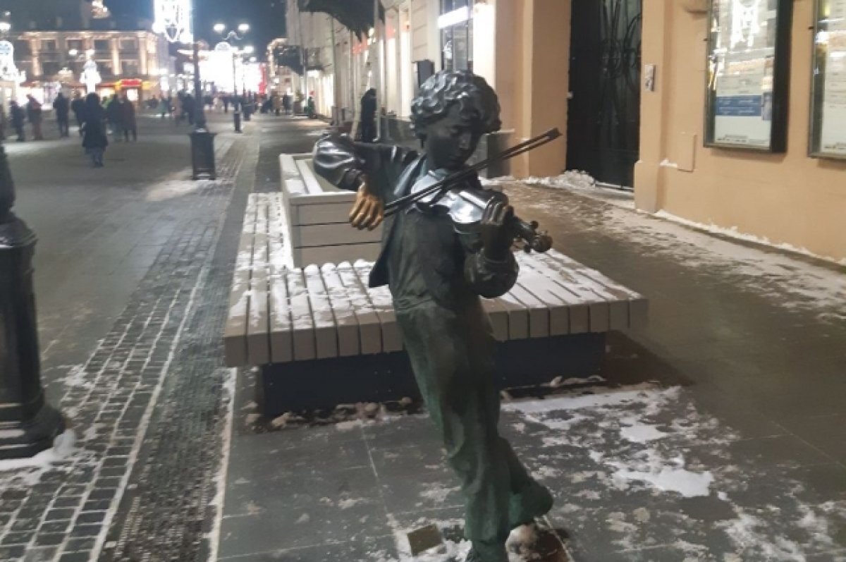    Смычок вернули скульптуре скрипача на Большой Покровке в Нижнем Новгороде