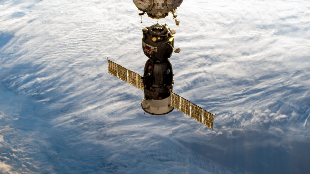 16 апреля космос. Орбитальная станция. Союз МС (Лунная версия). Спутник Союз МС макет. Soyuz MS-25 Insignia.