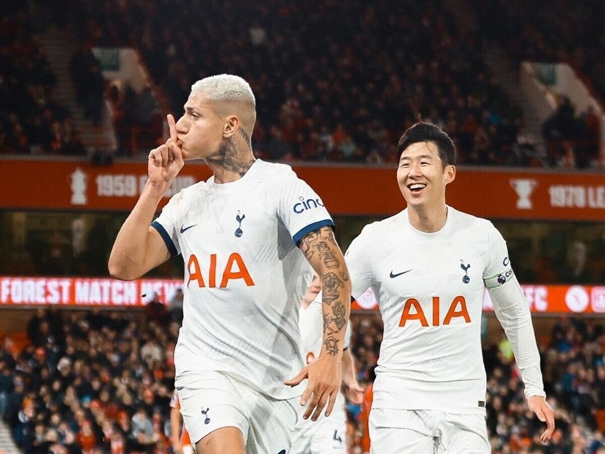    Футболисты "Тоттенхэма" в матче АПЛ© Соцсети футбольного клуба