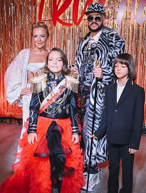     Киркоров с детьми фото