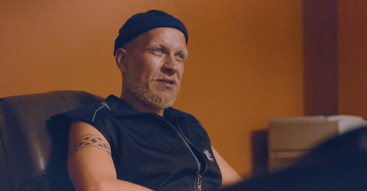 Антон Кузнецов в роли Дыма