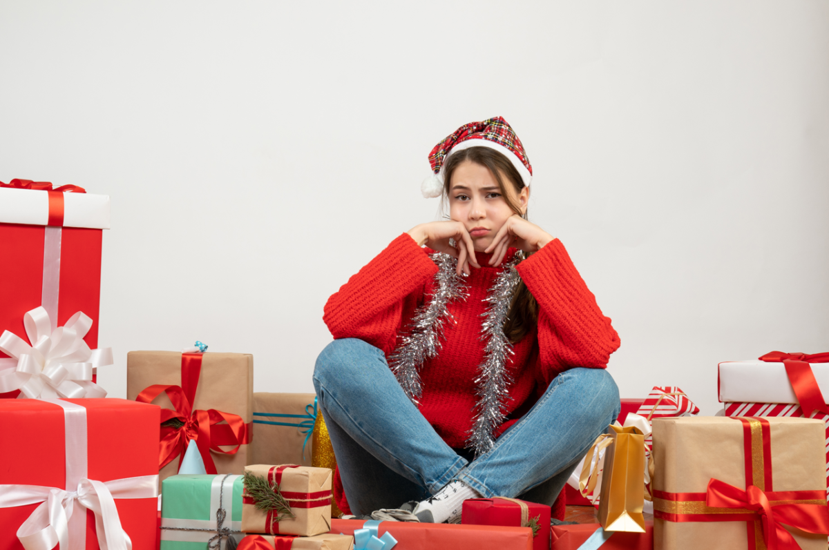    И праздник не мил.