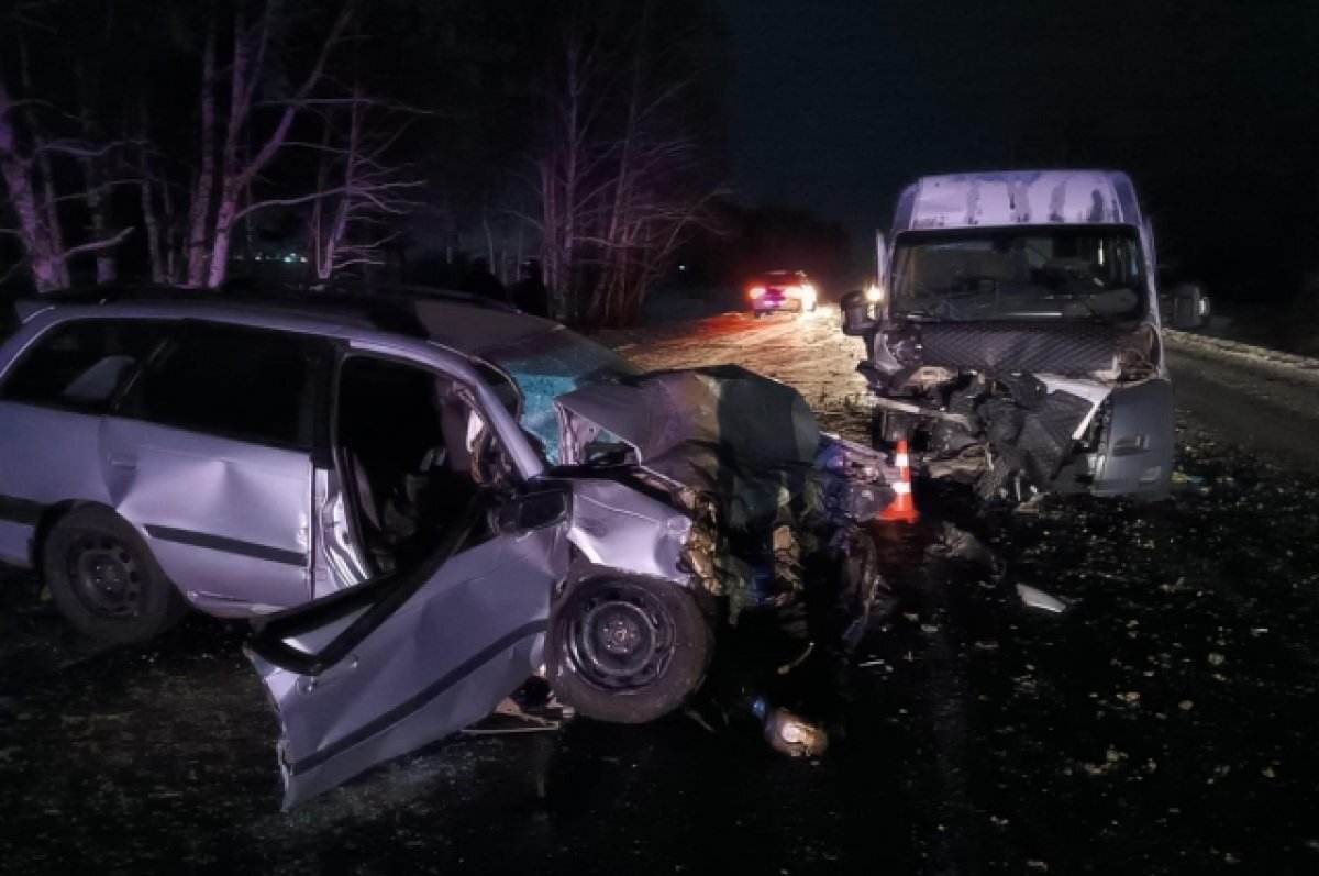 Два водителя попали в больницу после лобового столкновения машин в Бурятии  | АиФ-Бурятия | Дзен