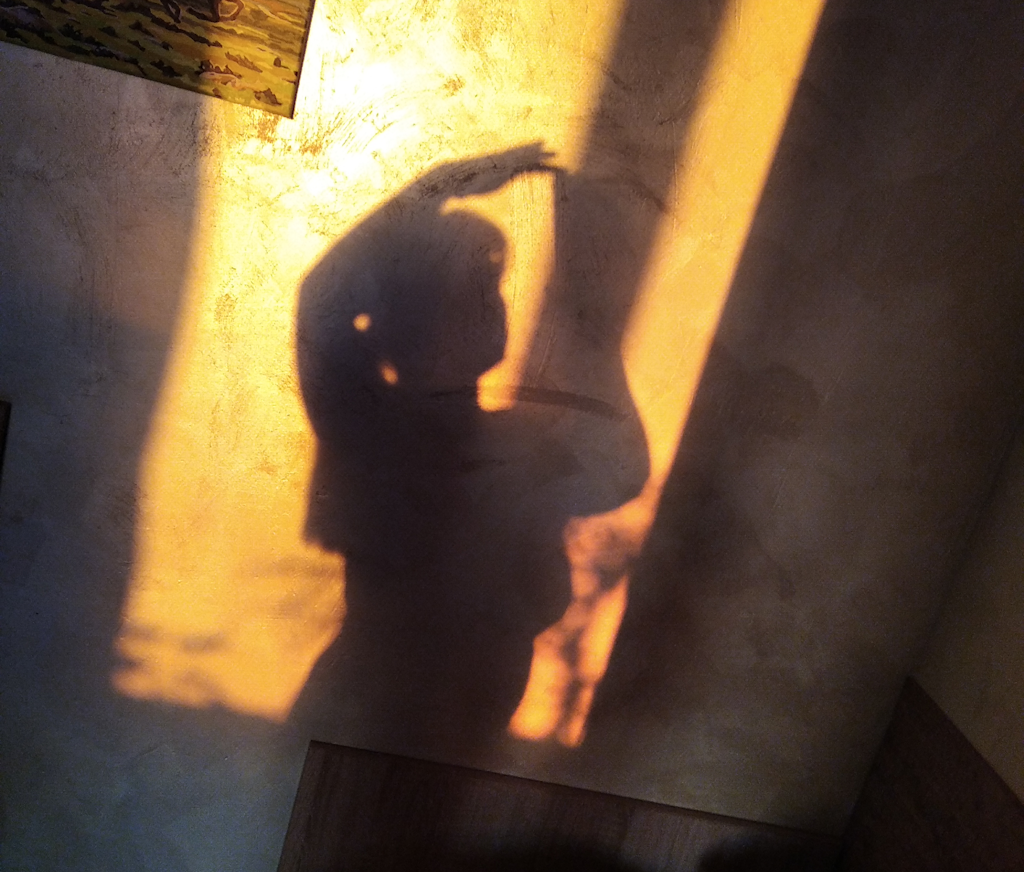 В твоем отражении есть все ответы на вопросы про деньги. Найди их. Начни в этом году. Подпишись на мой канал. Фото автора.