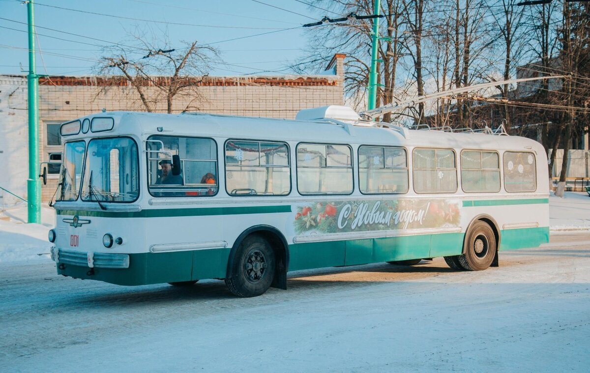 Чебоксары транспортные. Ретро троллейбус Чебоксары. ЗИУ 5.