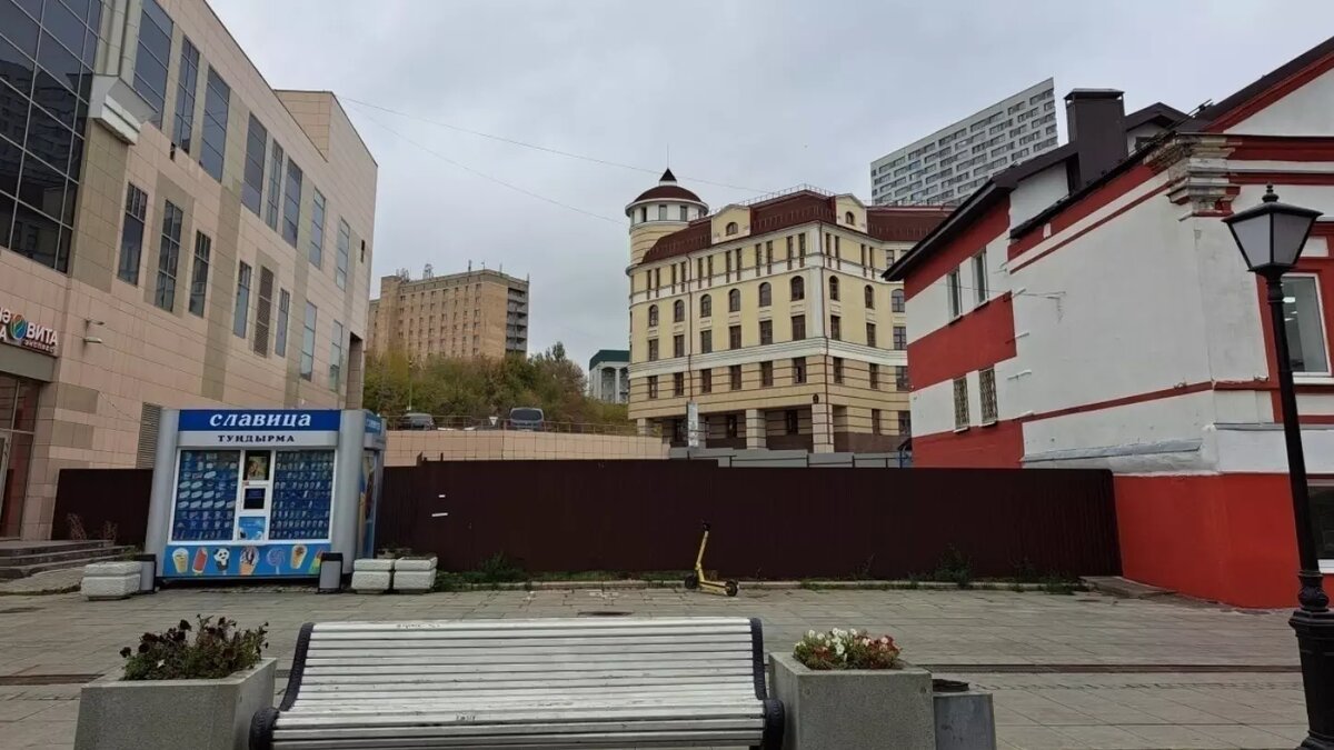     В Казани планируют оборудовать пристрой к торговому центру «Республика» на улице Петербургской. Такая информация содержится в документации на сайте Комитета РТ по охране объектов культурного наследия.