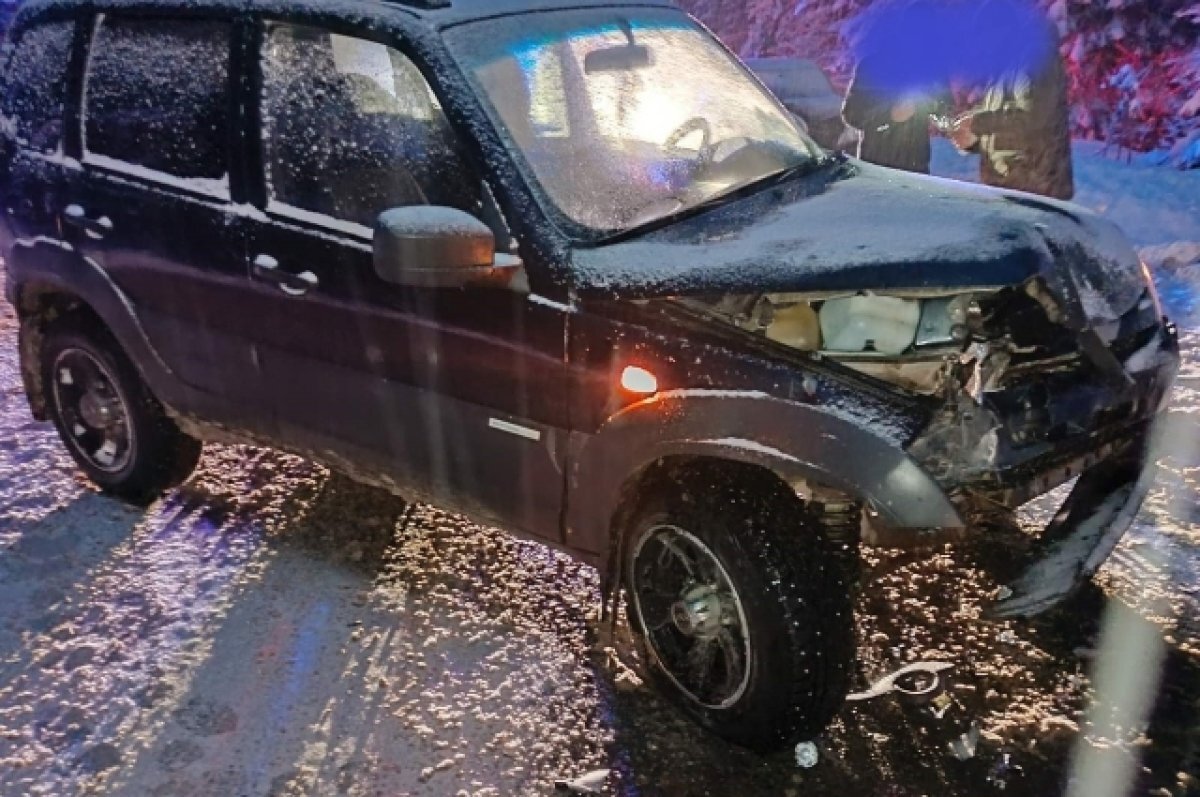    По предварительной информации, автомобиль Nissan Tiida, за рулём которого находилась 43-летняя женщина, выехал на встречную полосу.