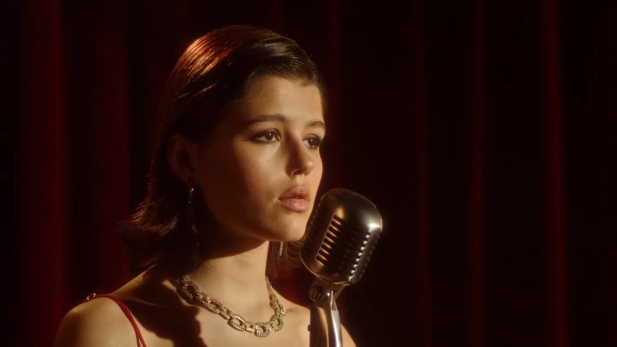     В России в этом году вышло большое количество фильмов и сериалов, некоторые из которых активно обсуждали и пересматривали. NewsTracker составил подборку фильмов, которые можно посмотреть на выходных.