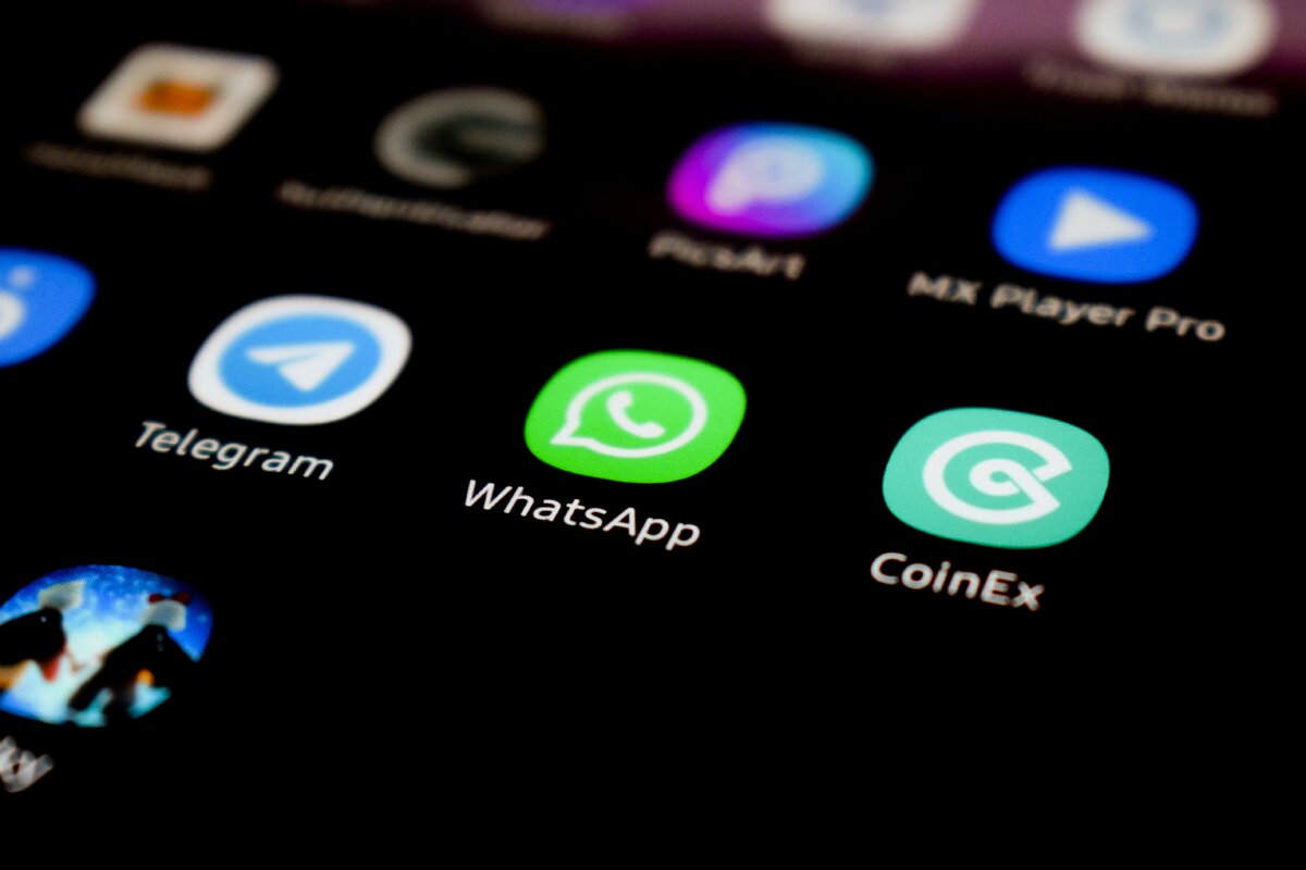 Чем WhatsApp отличается от обычных SMS сообщений?