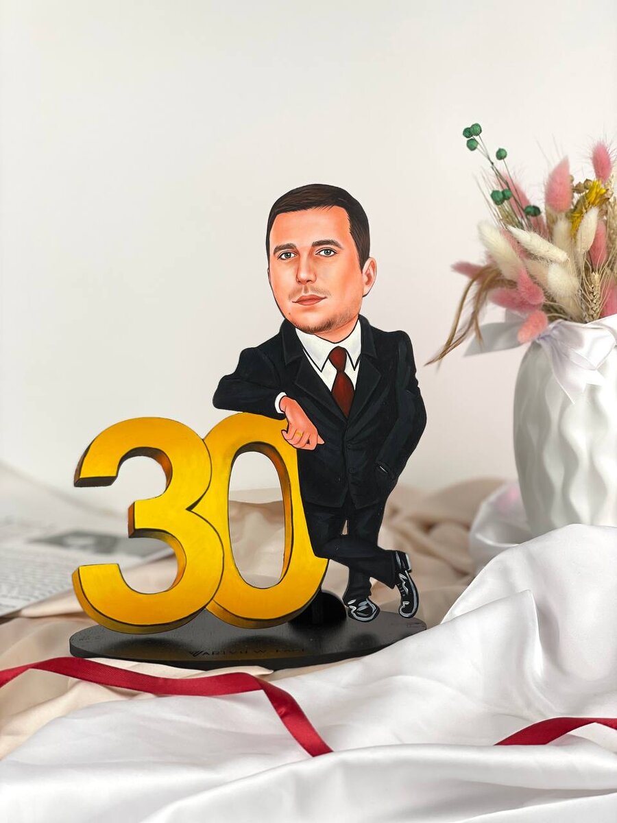 Фигурки из дерева, созданные "ArtView Face" по фотографиям