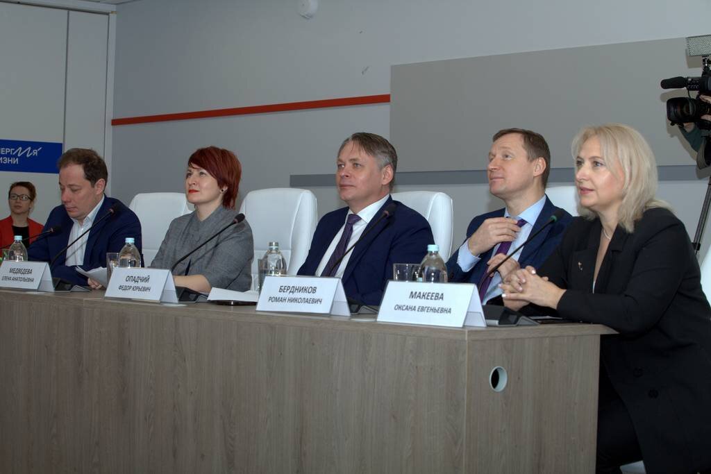 Главная площадка торжественного мероприятия в Москве на вфставке-форуме "Россия"
