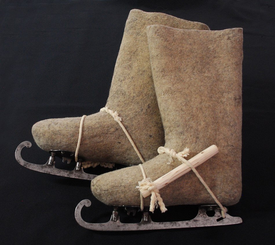 Мои ровесники катались на таких коньках,