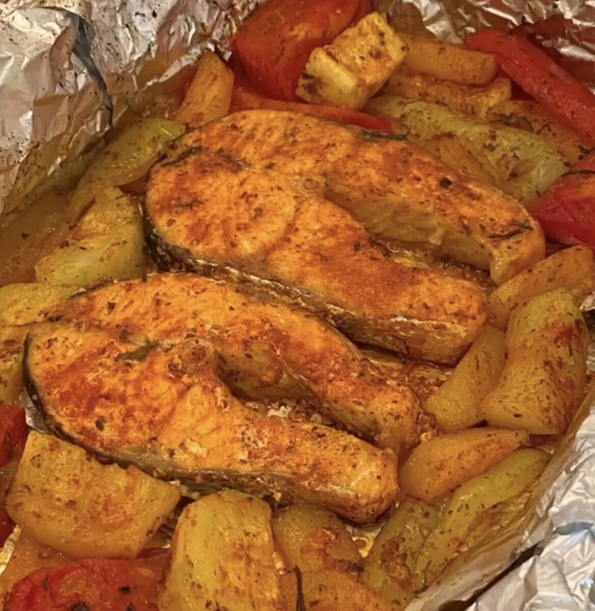 У плиты на Новогодний праздник не стою, всей семьёй подсели на этот самый ленивый рецепт с рыбы: делюсь(берите на заметку)