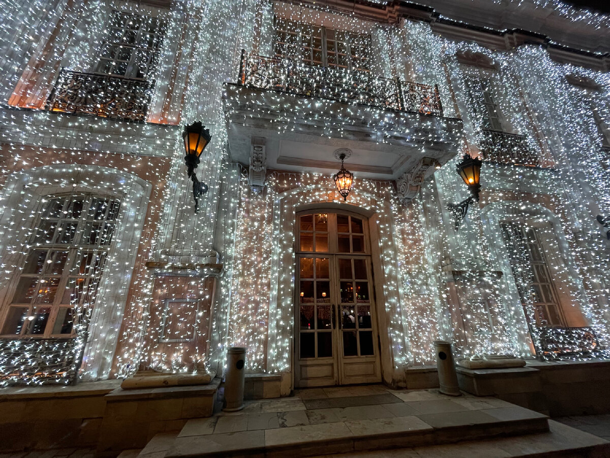 новогодний особняк, где находится ресторан