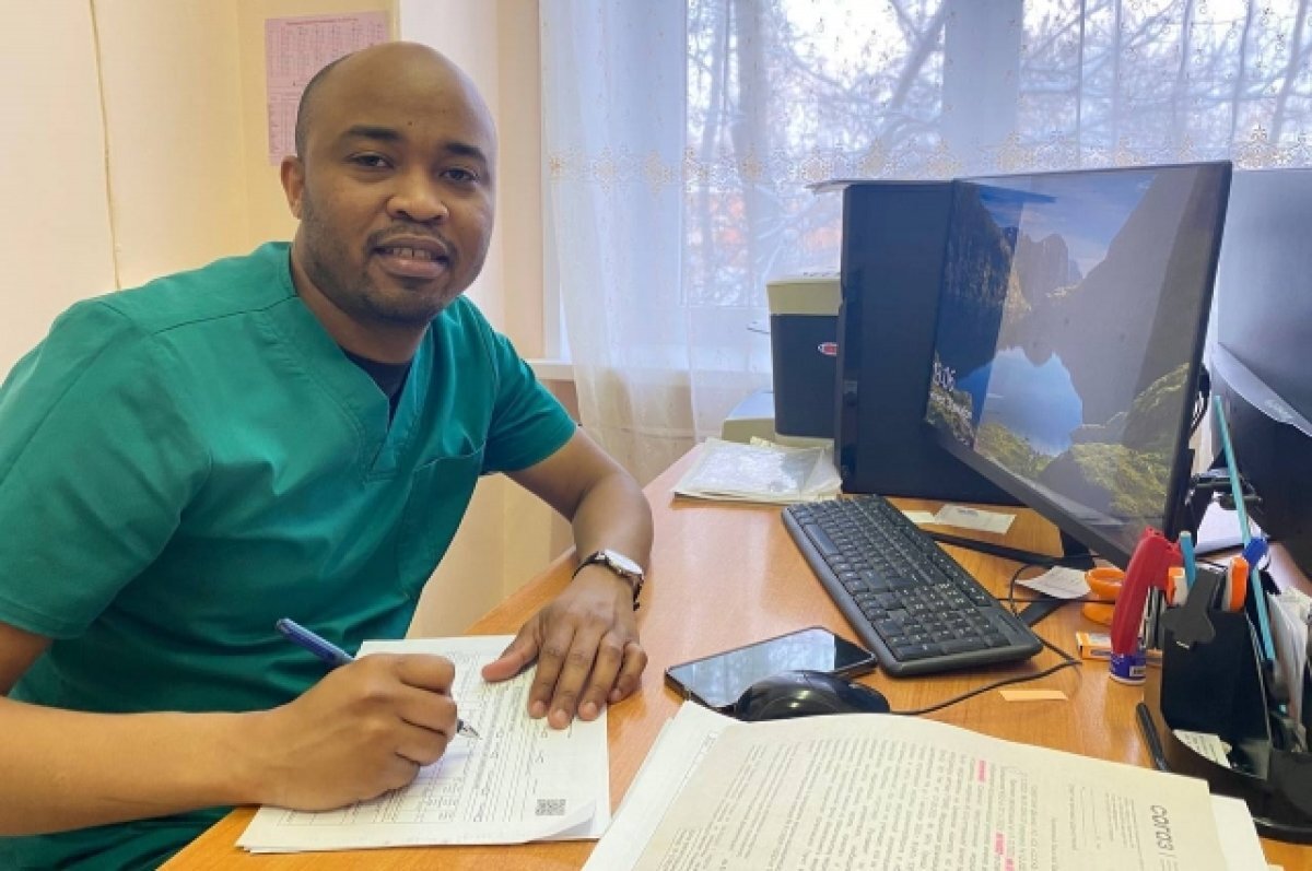    Ахмед Моала Мохамед родился в Судане, в 2015 году приехал на учёбу в Россию.