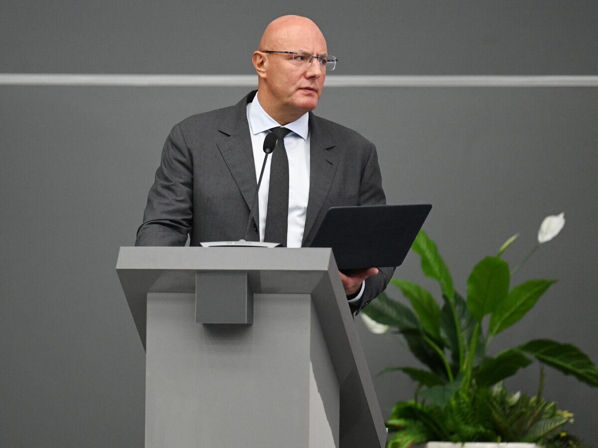    Заместитель председателя правительства РФ Дмитрий Чернышенко выступает на сессии: "Искусственный интеллект: масштабные разработки и внедрение для безопасности и эффективности" в рамках Международного военно-технического форума "Армия-2023"© РИА Новости / Павел Бедняков