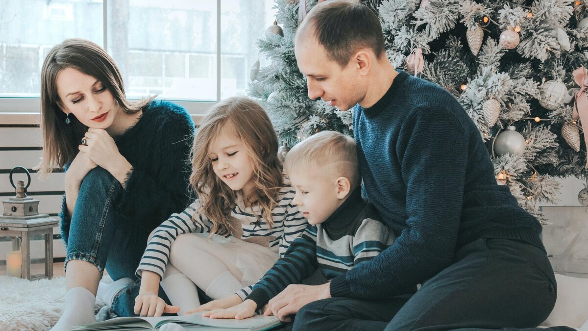    Чем можно заняться на новогодних праздниках?© Unsplash / Ann Danilina