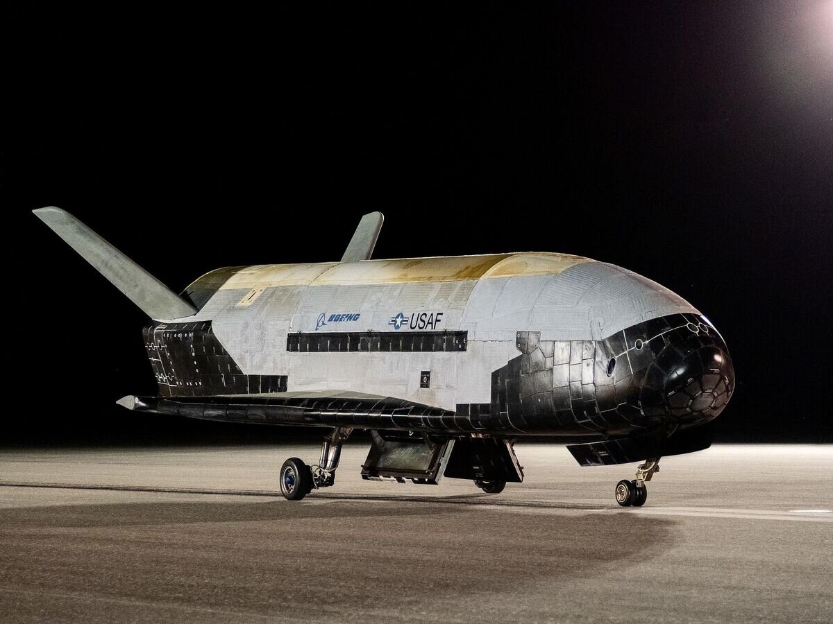    Экспериментальный орбитальный самолет Boeing X-37В (12.11.2022)CC0 / U.S. Space Force/Staff Sgt. Adam Shanks /